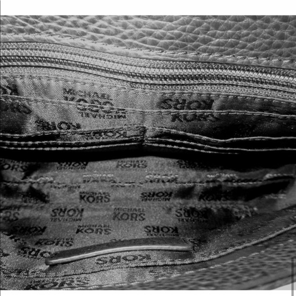 Authentic Michael kors leather shoulder bag - Picture 4 of 5